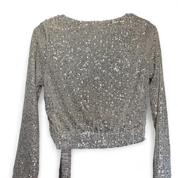 Milk & Honey silver sequin wrap top with long sleeves v cut top size small S - Picture 2 of 4
